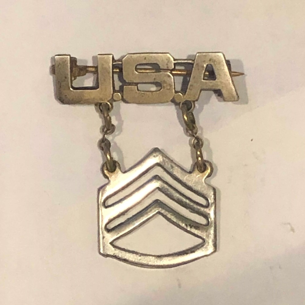 Vintage gold tone USA pin, drop 1 inch